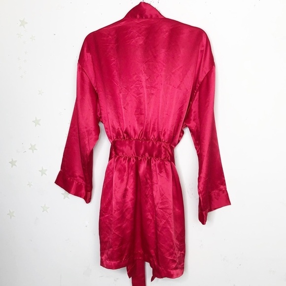 𝅺Victoria’s Secret red silky short kimono robe - Picture 8 of 9